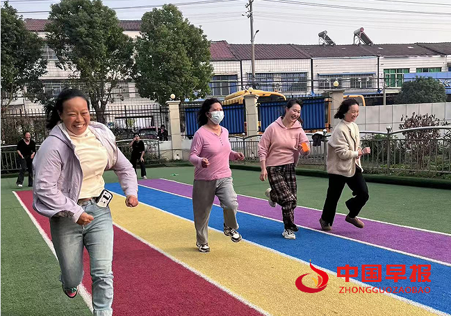 1733203335172710.png 5家长跑步.png