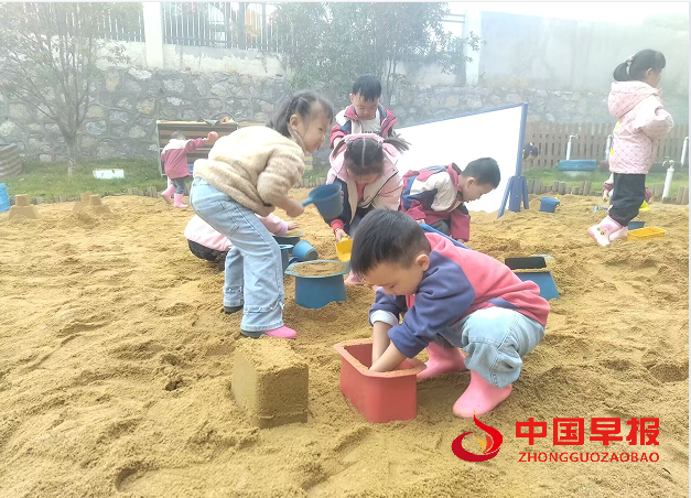 1735188189339145.png 1幼儿玩沙.png