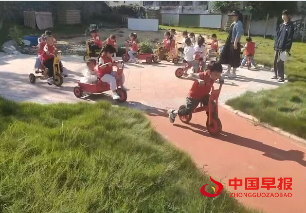 1735188220473829.png 2幼儿骑车.png