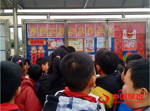 1740012304180499.png 2学生参观.png