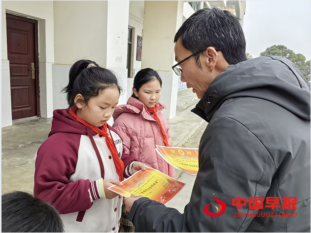 1740012348415981.png 4颁奖.png