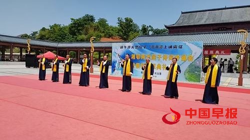 端午源头思屈子,河伯潭上诵离骚——湘鄂两地屈子诗词吟诵会暨祭祀屈原典礼(图1) 端午源头思屈子,河伯潭上诵离骚——湘鄂两地屈子诗词吟诵会暨祭祀屈原典礼(图1)