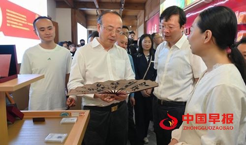 安庆市委书记张祥安调研假日经济和旅游安全工作(图1) 安庆市委书记张祥安调研假日经济和旅游安全工作(图1)