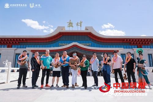 酱君山燃情助力!百位商界领袖戈壁鏖战,用脚步解锁企业破局与人生突围。(图1) 酱君山燃情助力!百位商界领袖戈壁鏖战,用脚步解锁企业破局与人生突围。(图1)