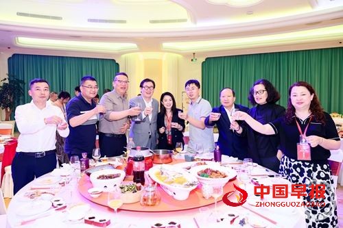 酱君山酒业跨界赋能:以文化醇香共酿中国新能源产业生态新格局(图5) 酱君山酒业跨界赋能:以文化醇香共酿中国新能源产业生态新格局(图5)