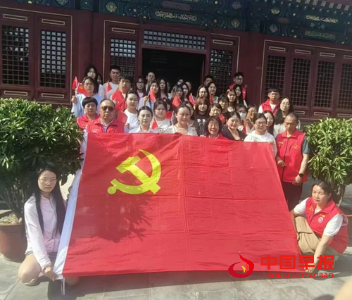 传承红色基因 献礼党的生日——内蒙古鸿德文理学院经管系联合多家单位开展主题党日活动(图1) 传承红色基因 献礼党的生日——内蒙古鸿德文理学院经管系联合多家单位开展主题党日活动(图1)