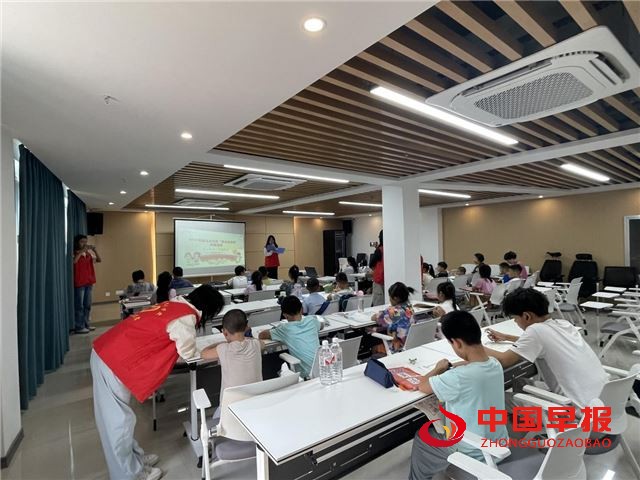 金斗山社区暑期“爱心托管班”暖心开班!携手三峡大学共筑多彩假期(图2) 金斗山社区暑期“爱心托管班”暖心开班!携手三峡大学共筑多彩假期(图2)