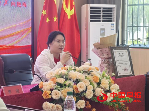 安徽淮北:奥运冠军向艳梅走进校园 点燃青春梦想(图4) 安徽淮北:奥运冠军向艳梅走进校园 点燃青春梦想(图4)