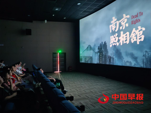 坡子街西湖社区“金晖湘伴 平安助老”志愿服务项目红色观影公益活动(图2) 坡子街西湖社区“金晖湘伴 平安助老”志愿服务项目红色观影公益活动(图2)