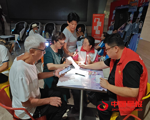 坡子街西湖社区“金晖湘伴 平安助老”志愿服务项目红色观影公益活动(图3) 坡子街西湖社区“金晖湘伴 平安助老”志愿服务项目红色观影公益活动(图3)