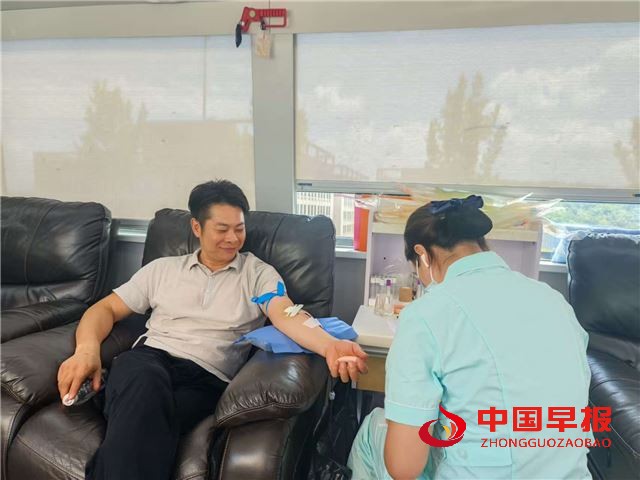 五峰民族工业园区组织开展无偿献血公益活动(图1) 五峰民族工业园区组织开展无偿献血公益活动(图1)