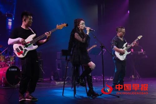 蒋潞妍“绽放”深圳演唱会温情落幕：湘音连深粤，逐梦绽芳华(图1)