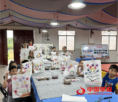 美育微光点亮乡村:艺术公益基地在广西覃签屯揭牌,助力留守儿童描绘人生彩虹(图5) 美育微光点亮乡村:艺术公益基地在广西覃签屯揭牌,助力留守儿童描绘人生彩虹(图5)