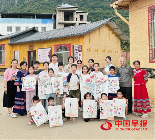 美育微光点亮乡村:艺术公益基地在广西覃签屯揭牌,助力留守儿童描绘人生彩虹(图10) 美育微光点亮乡村:艺术公益基地在广西覃签屯揭牌,助力留守儿童描绘人生彩虹(图10)