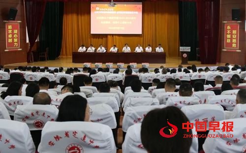 躬耕教坛育桃李 表彰先进启新程——定远中学举行2024-2025学年教师节表彰大会(图1) 躬耕教坛育桃李 表彰先进启新程——定远中学举行2024-2025学年教师节表彰大会(图1)