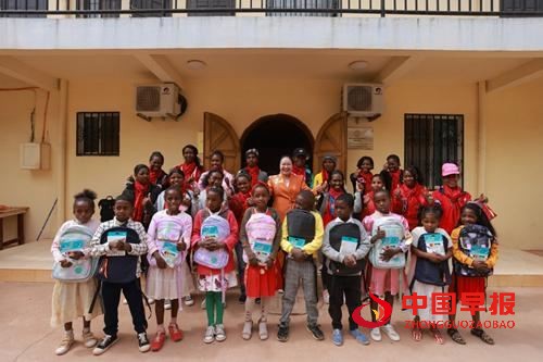 一片好膜铺就中非共富路,湖南人李洪梅激活非洲女性就业新动能(图4) 一片好膜铺就中非共富路,湖南人李洪梅激活非洲女性就业新动能(图4)