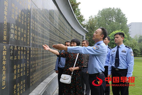一针一线忆英烈,千里寻根传精神——陈涛派出所赴霍邱续写红色传承篇章(图4) 一针一线忆英烈,千里寻根传精神——陈涛派出所赴霍邱续写红色传承篇章(图4)