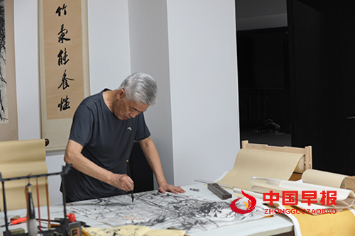 他从农民雕刻匠成长为企业家与知名书画家——专访江苏省苏州吴江知名花鸟画家沈胜利 (图2) 他从农民雕刻匠成长为企业家与知名书画家——专访江苏省苏州吴江知名花鸟画家沈胜利 (图2)