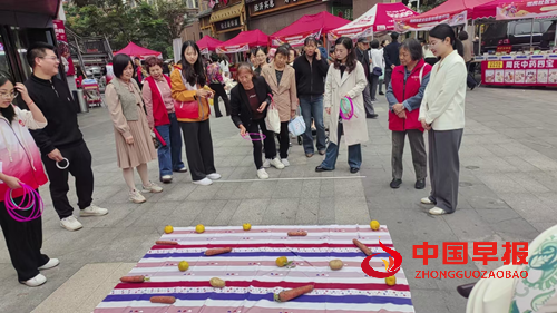 睦邻相伴情暖重阳,清风廉意沁润民心--湘民社区成功举办重阳节主题活动暨城市美育节公益市集(图1) 睦邻相伴情暖重阳,清风廉意沁润民心--湘民社区成功举办重阳节主题活动暨城市美育节公益市集(图1)