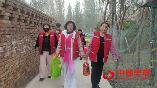 小张庄举办“爱在夕阳、新风传扬”文艺汇演,谱写乡风文明新篇章(图1) 小张庄举办“爱在夕阳、新风传扬”文艺汇演,谱写乡风文明新篇章(图1)