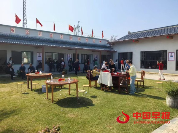 1763111982200376.jpg 黄龙向湾红军食堂游客多.jpg